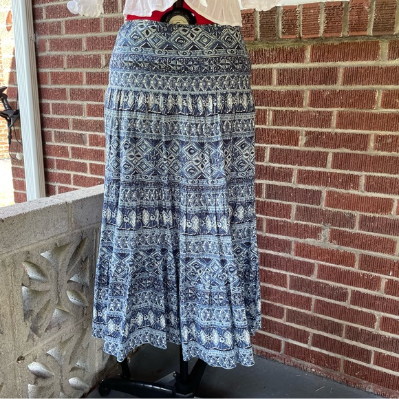 CHAPS DENIM Women's Blue and White Geometric Tiered Peasant Skirt - size 4 - Picture 3 of 7